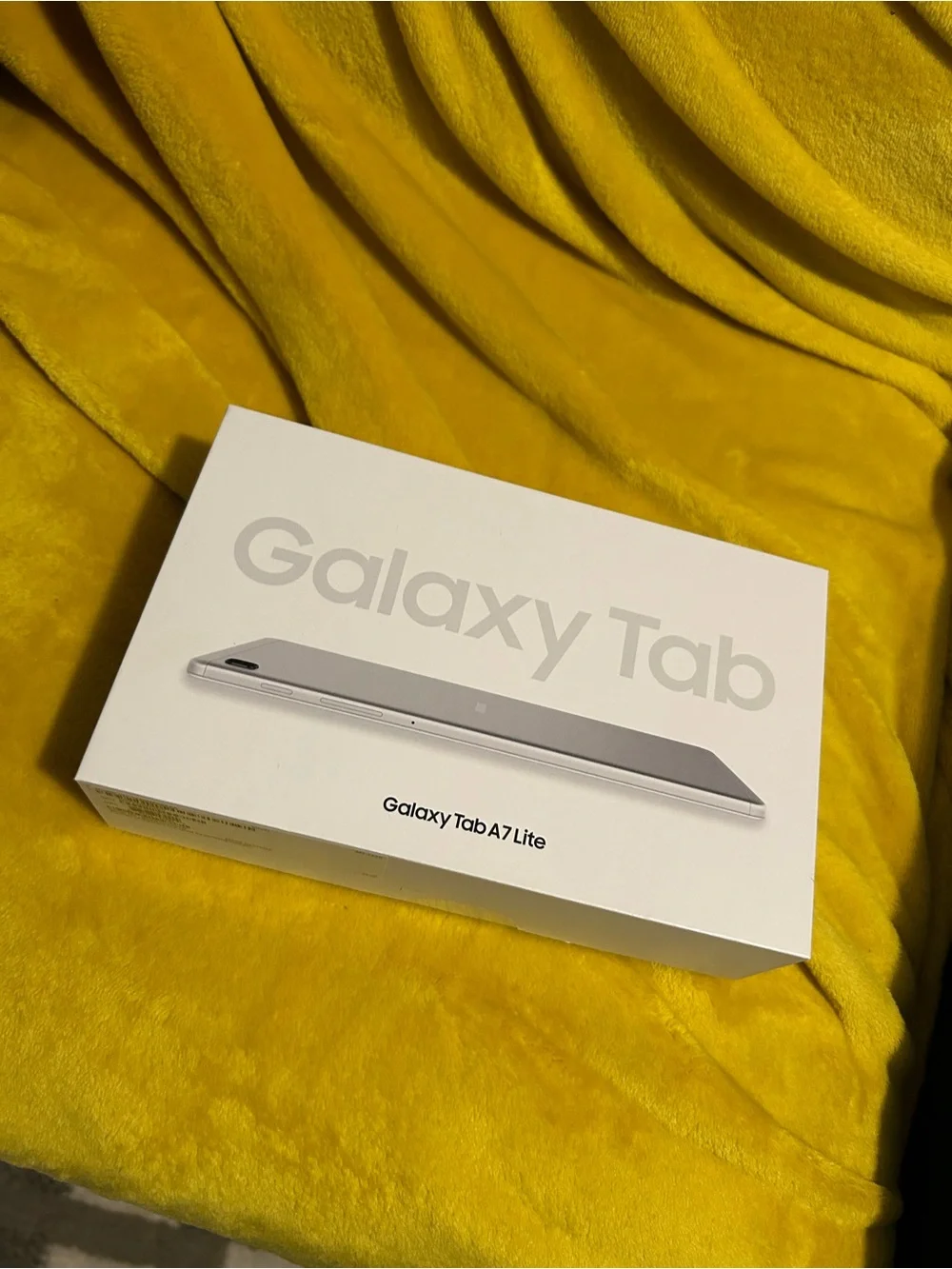 Samsung White Tablet with White Slim Cover